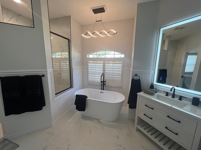 Building Photo - 2024 Calusa Lakes Blvd