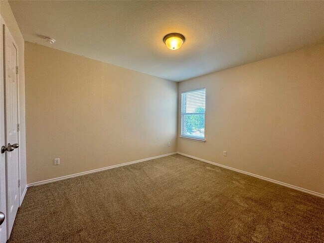 Building Photo - 291 Gina Dr