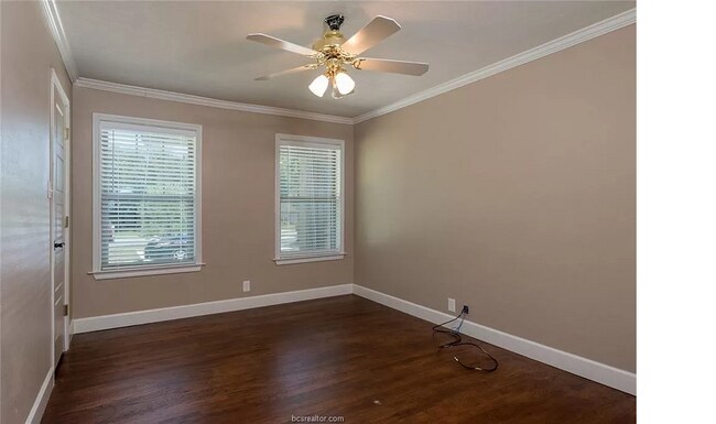 Building Photo - Comfy 4-Bed/3-Bath 3 blocks from A&M with all appliances, backyard, 5 min to grocery store