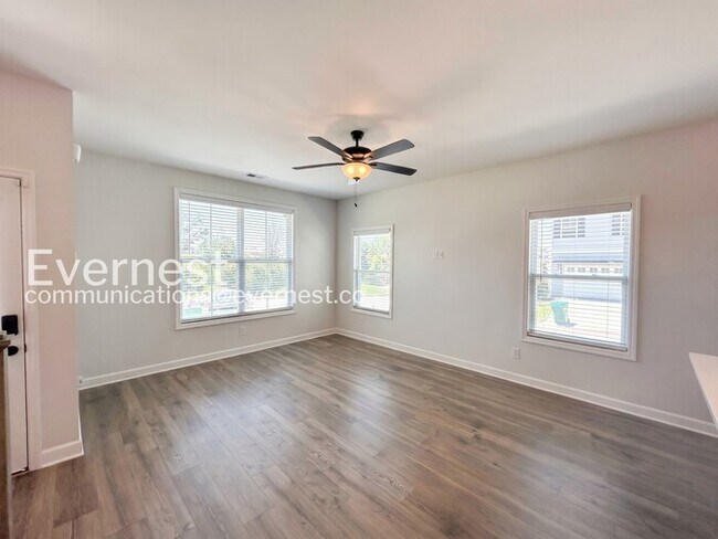Building Photo - Modern Living Awaits in Antioch with Garage/ 3 beds & 2.5 baths / Available now!