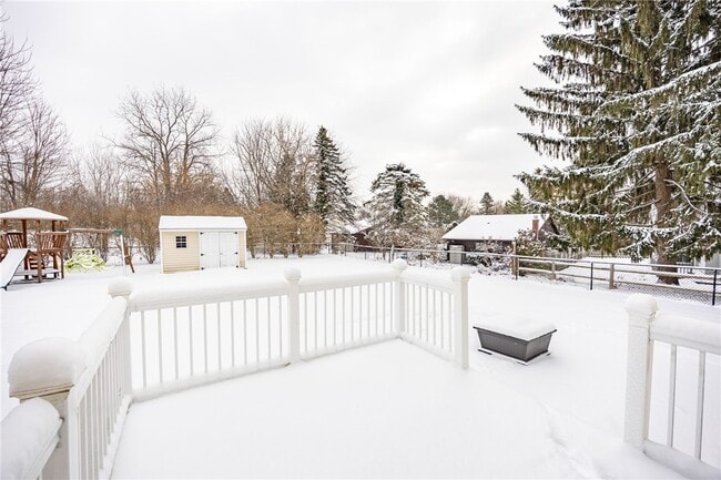 Building Photo - 16 Sanders Farm Dr