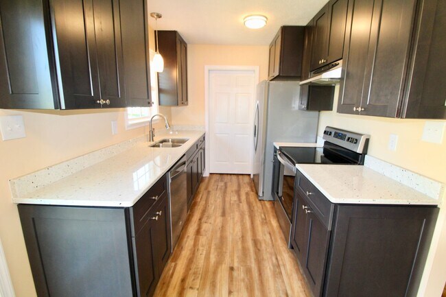 Building Photo - Stunning Home with Breathtaking Blue Ridge Mountain Views!   3 Bedrooms | 2 Baths