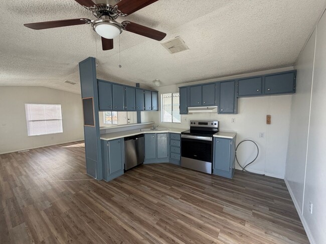 Building Photo - cute and cozy