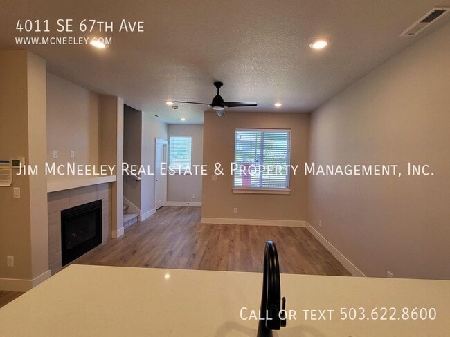 Building Photo - 4011 SE 67th Ave