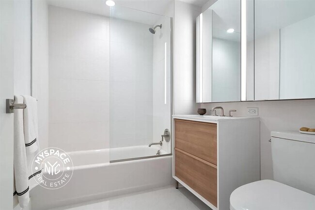 Building Photo - 77 Commercial St