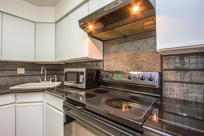 Building Photo - 1210 Stockley Gardens