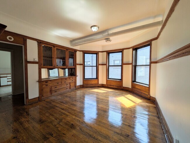 Building Photo - 4943 N Winthrop Ave