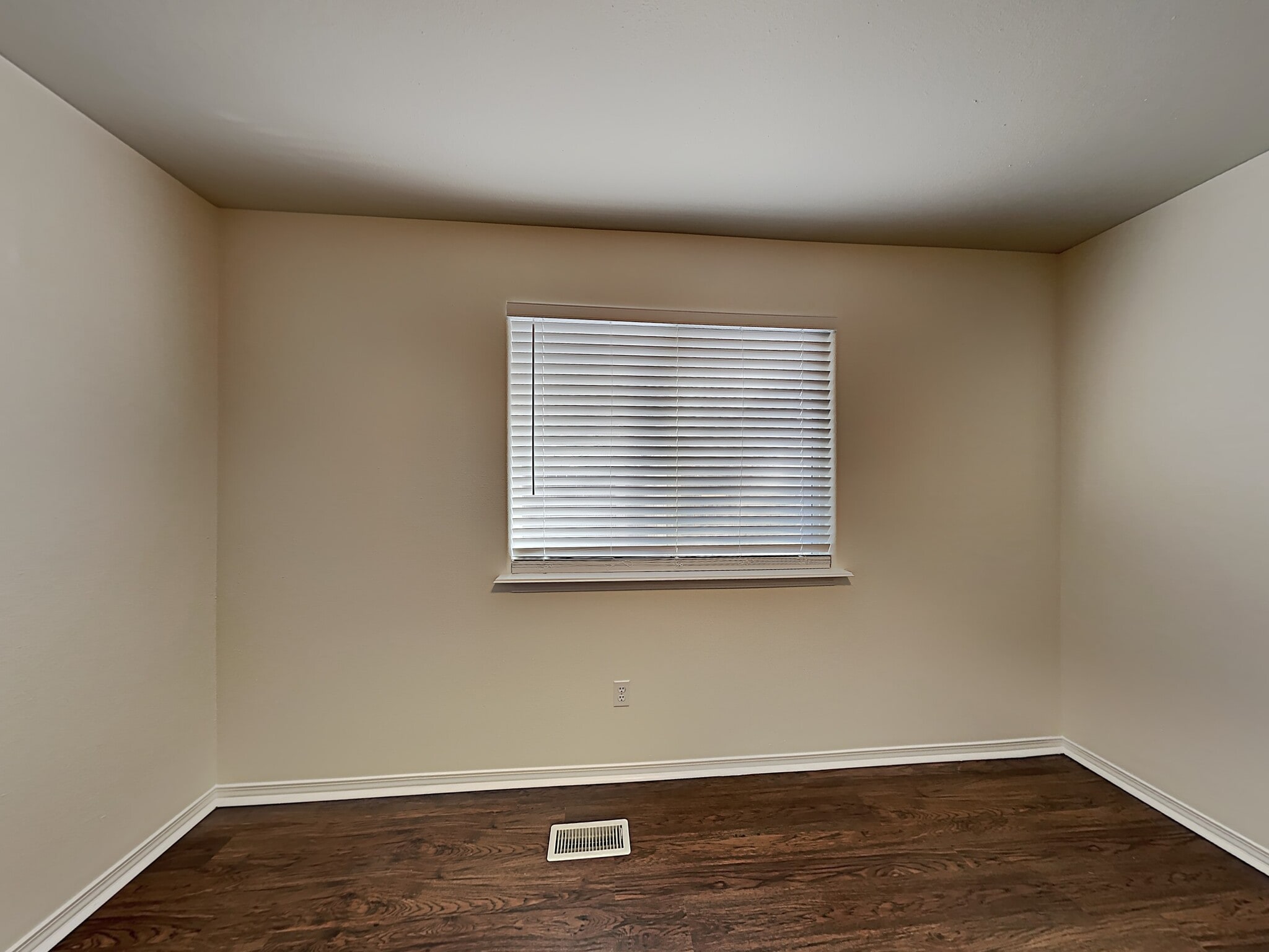 Building Photo - 802 NW 9th Pl