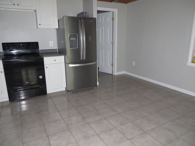 Building Photo - 22025 Evergreen Mills Rd