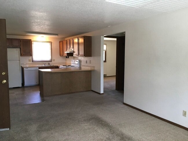Building Photo - 4914-4920 Basswood Drive