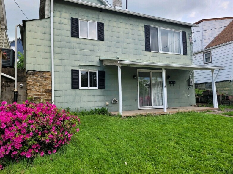 Building Photo - 807 Oak St