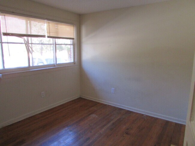 Building Photo - Quadplex unit!!