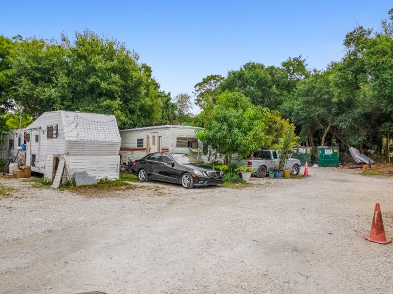 Building Photo - 27881 New York St