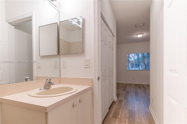 Building Photo - 1410 S Santa Catalina Cir