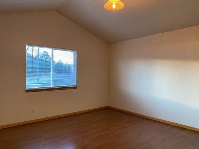 Building Photo - 3 Bed, 2 Bath Duplex in West Fort Collins close to Foothills