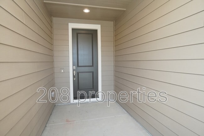 Building Photo - 14561 Pne Knl St