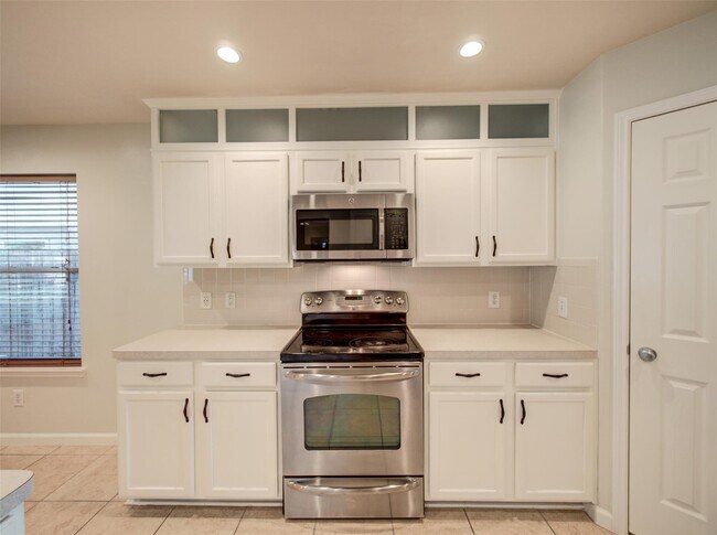 Building Photo - 13215 Sleepy Creek Meadows