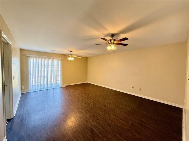 Building Photo - 335-335 Graystone Cir