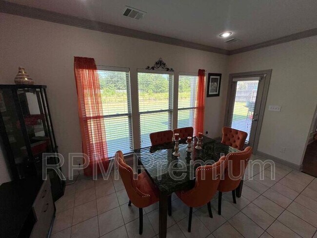 Building Photo - 18063 River Landing Dr