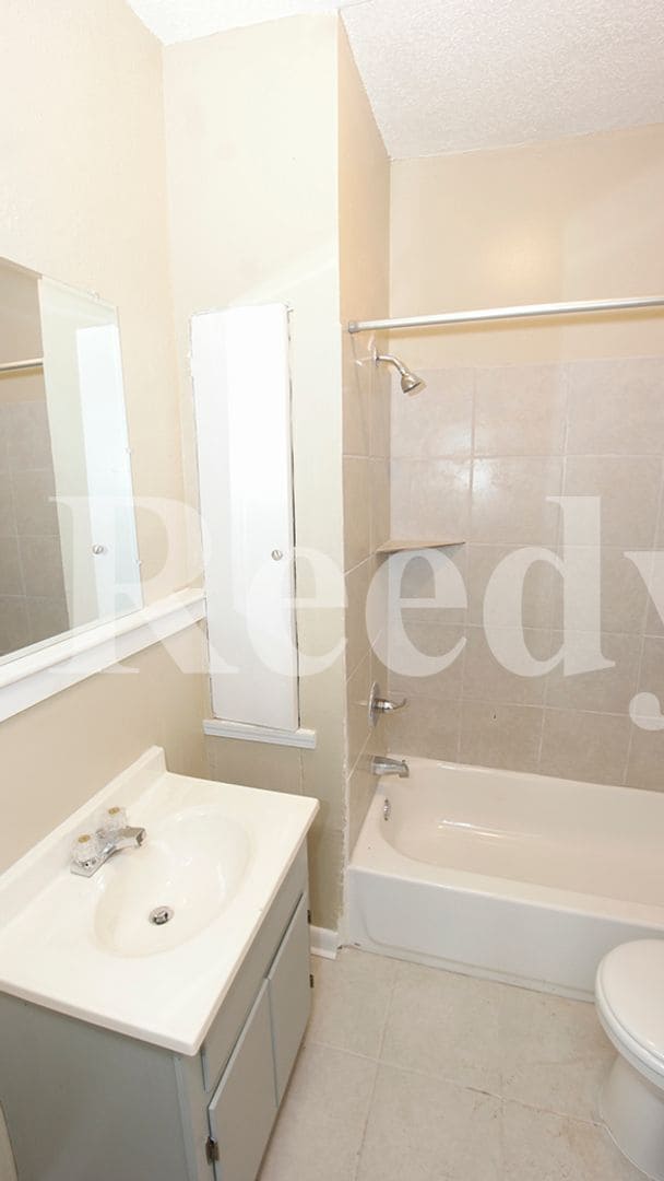 Building Photo - 797 Carson St