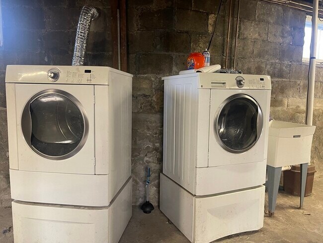 Building Photo - 49 Wellington Rd