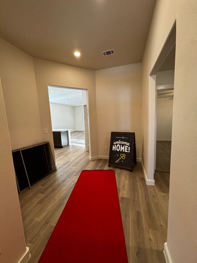 Building Photo - Fabulous Luxury Newer 2026 Build 3/2/2