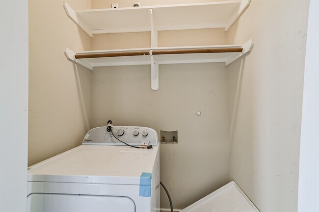Building Photo - 11025 Robin Hood Ct