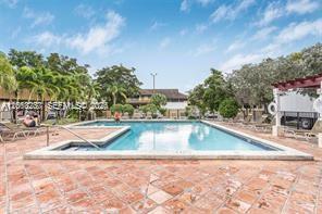 Building Photo - 10421 N Kendall Dr