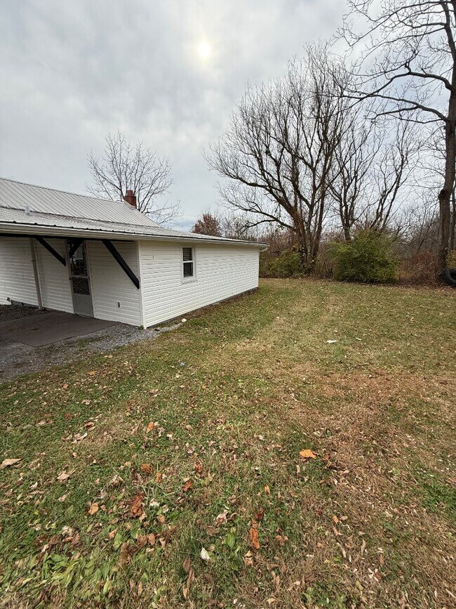 Building Photo - 221 Valley Pike Rd