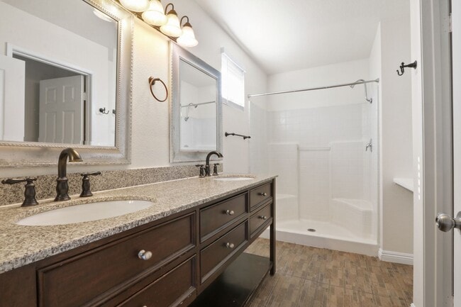 Building Photo - For Rent: Two-Story 3-Bedroom Home in South Corona