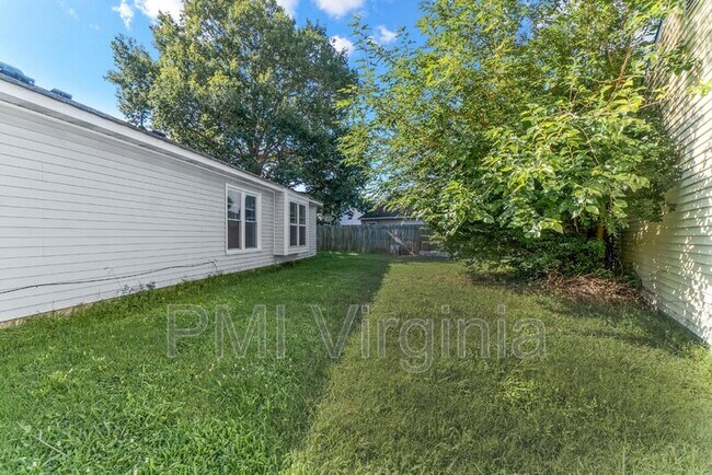Building Photo - 3909 Wilmington Ct