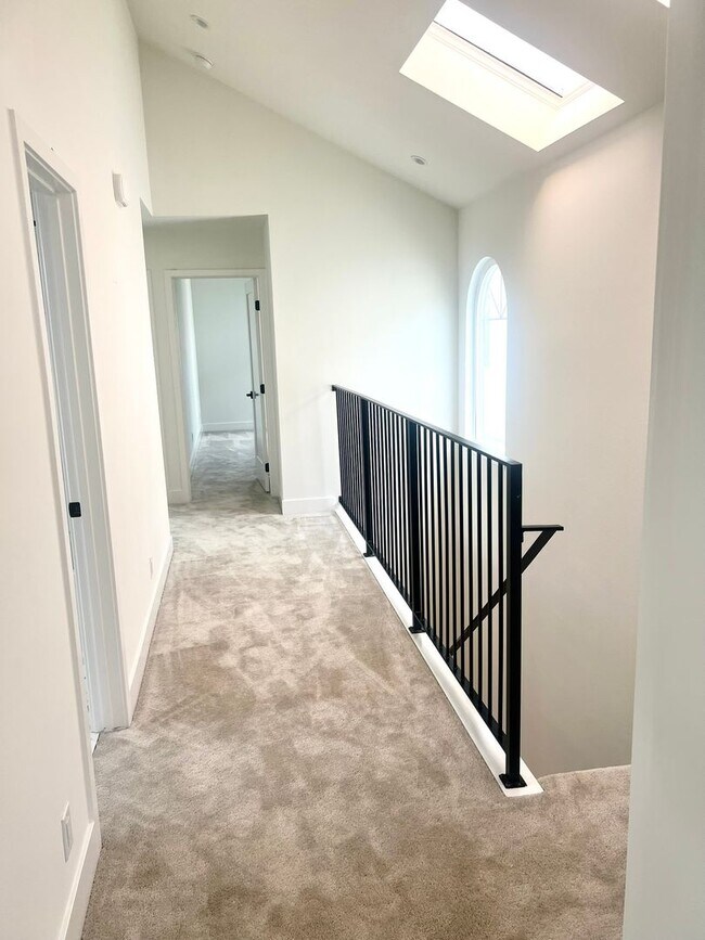 Building Photo - 202 18th St