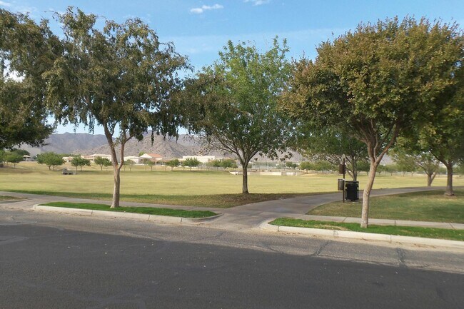 Building Photo - 4163 N Evergreen St