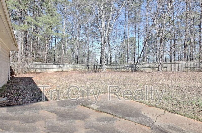 Building Photo - 210 Bella Rosa