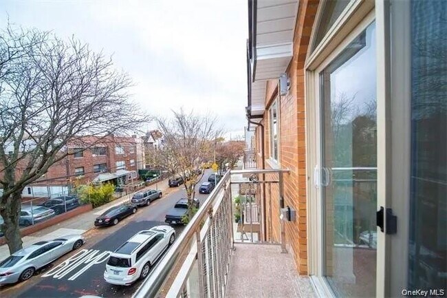 Building Photo - 39-14-55 57th St