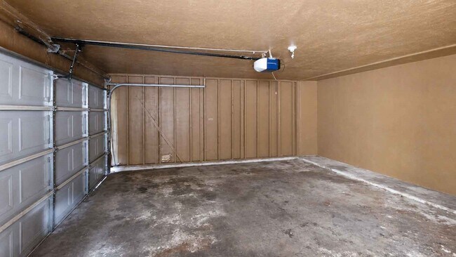 Building Photo - 8710 Parkway Forest Dr