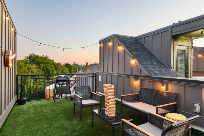 Building Photo - 738 Douglas Ave