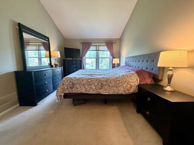 Building Photo - Stunning 3-Bedroom Townhome Nestled in Andorra Woods! Available mid-August!