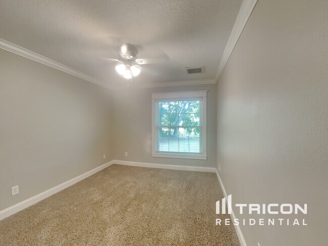 Building Photo - 17519 Willow Pond Dr