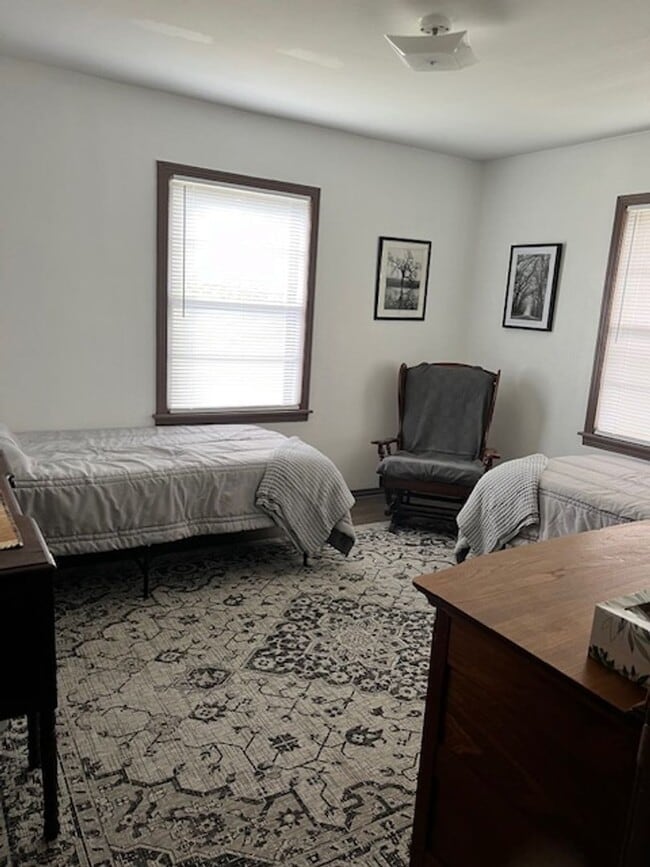 Building Photo - 301 W Main St