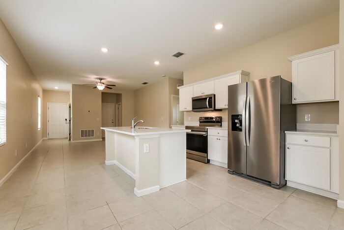 Building Photo - 2704 Island Walk Dr