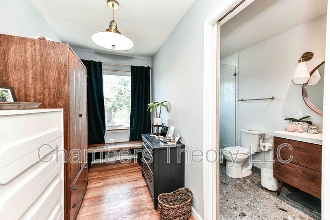 Building Photo - 509 E Luray Ave