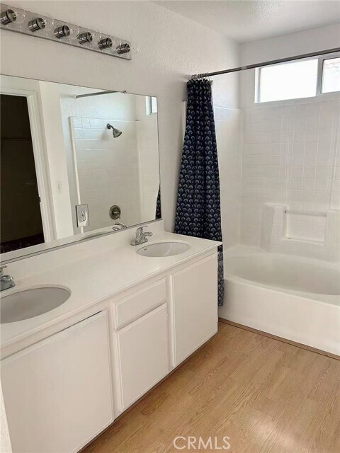 Building Photo - 15865 Flamingo Dr