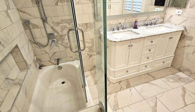 Building Photo - Stunning 3 Bedrooms, 2 Baths Valley Village home with detached, private Recording Studio