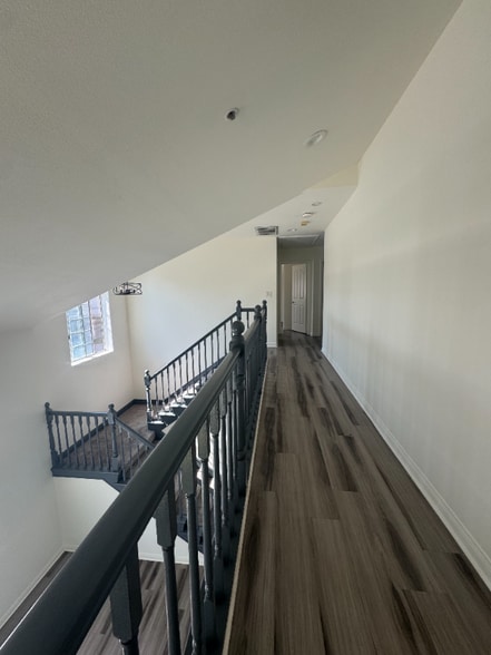 Building Photo - 1600 Perkins Ln