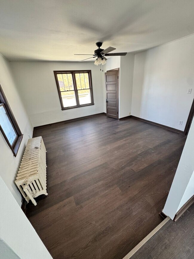 Building Photo - 1021 Charles Ave