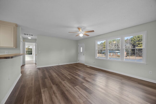 Building Photo - 904 Jennifer Ln