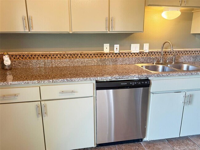 Building Photo - 620 S 1st St