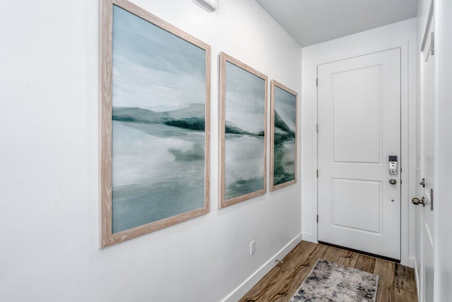 Building Photo - 1566 N Summer Spgs Cv