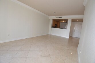 Building Photo - 270 E Flamingo Rd